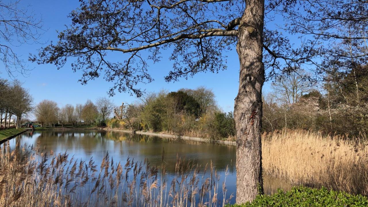 Slapen Bij De Zeeuwse Lala Bed & Breakfast IJzendijke Bagian luar foto