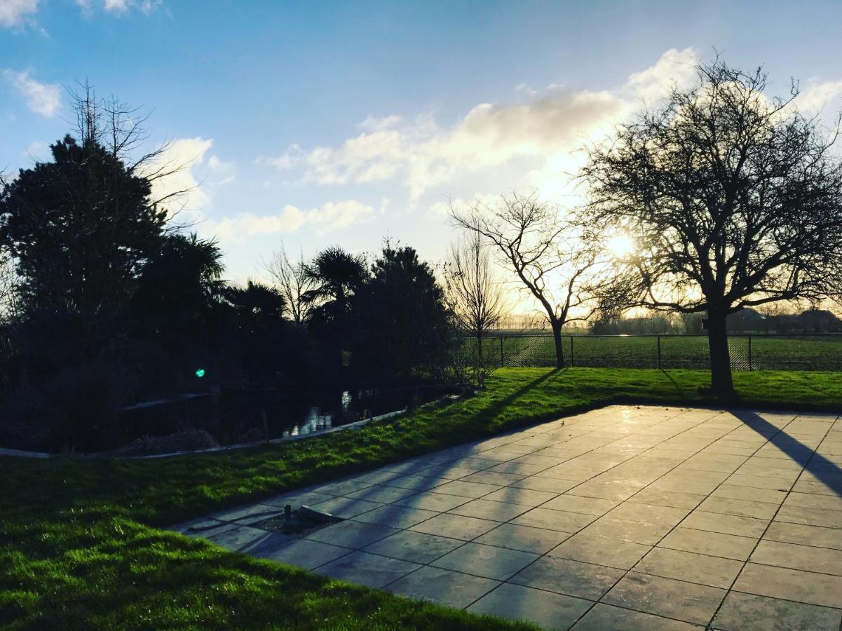 Slapen Bij De Zeeuwse Lala Bed & Breakfast IJzendijke Bagian luar foto