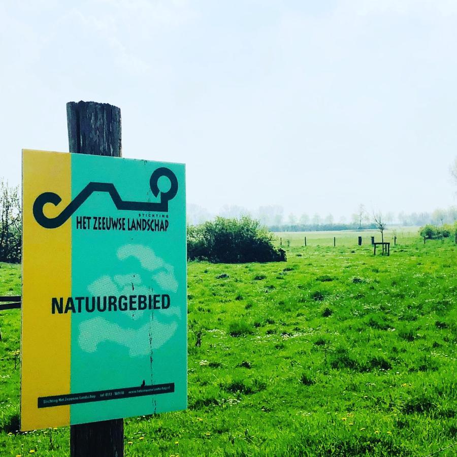 Slapen Bij De Zeeuwse Lala Bed & Breakfast IJzendijke Bagian luar foto