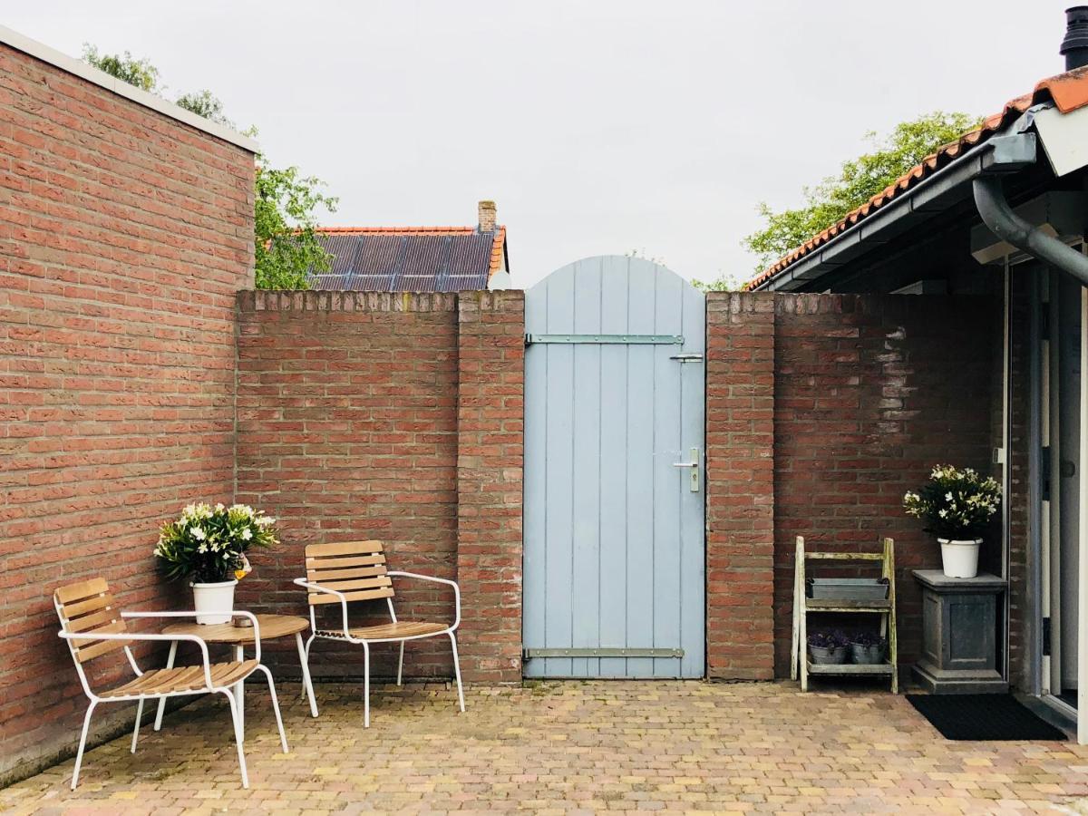 Slapen Bij De Zeeuwse Lala Bed & Breakfast IJzendijke Bagian luar foto