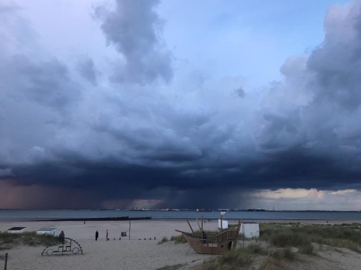 Slapen Bij De Zeeuwse Lala Bed & Breakfast IJzendijke Bagian luar foto