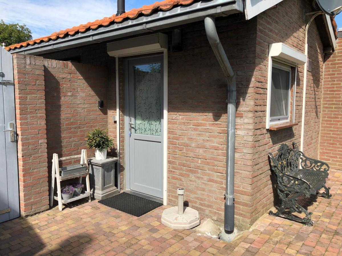 Slapen Bij De Zeeuwse Lala Bed & Breakfast IJzendijke Bagian luar foto