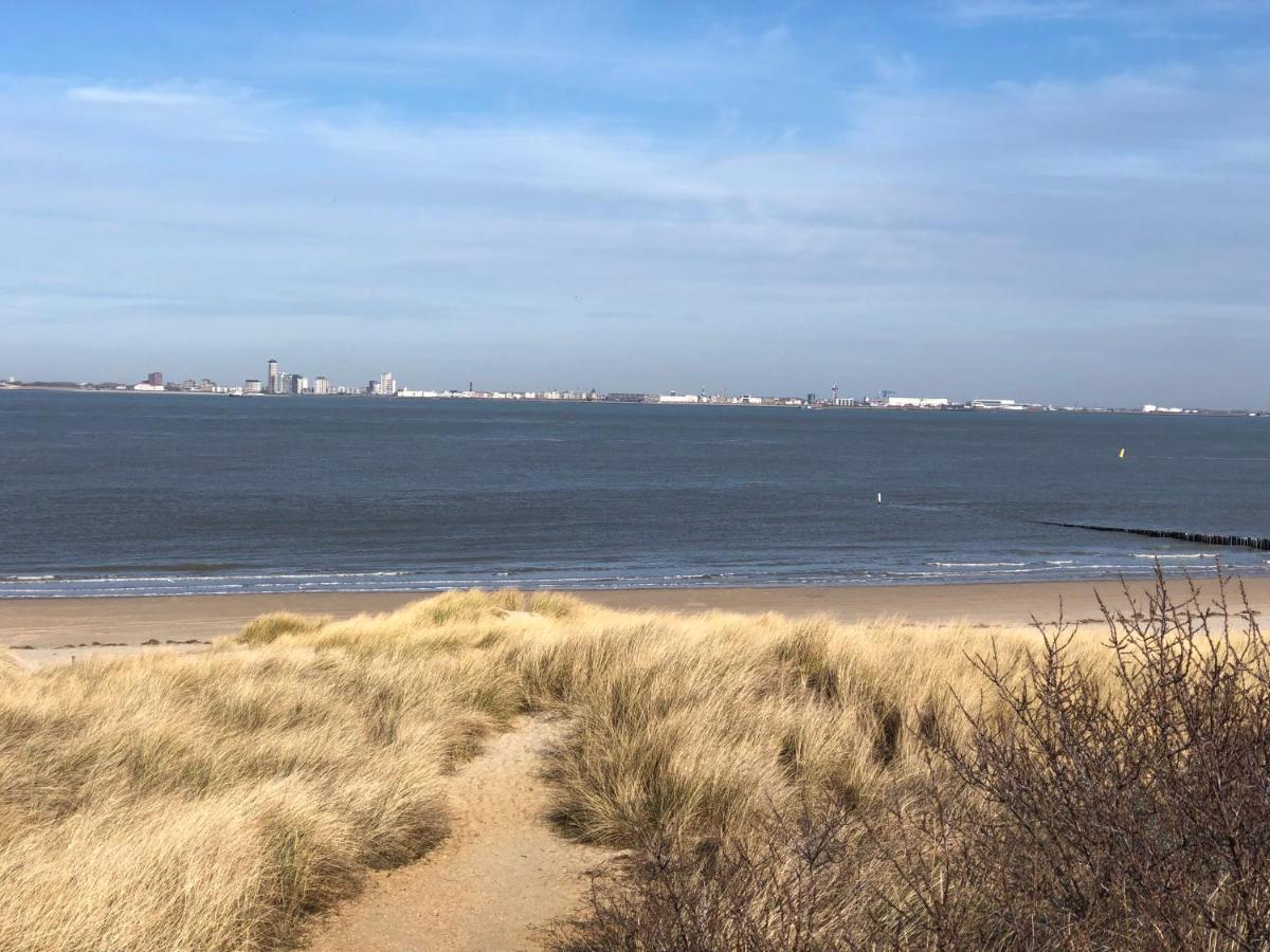 Slapen Bij De Zeeuwse Lala Bed & Breakfast IJzendijke Bagian luar foto